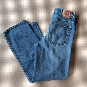 Y2K 2000s Levi’s 550 Relaxed Fit denim jeans. 100% cotton. Distressed denim